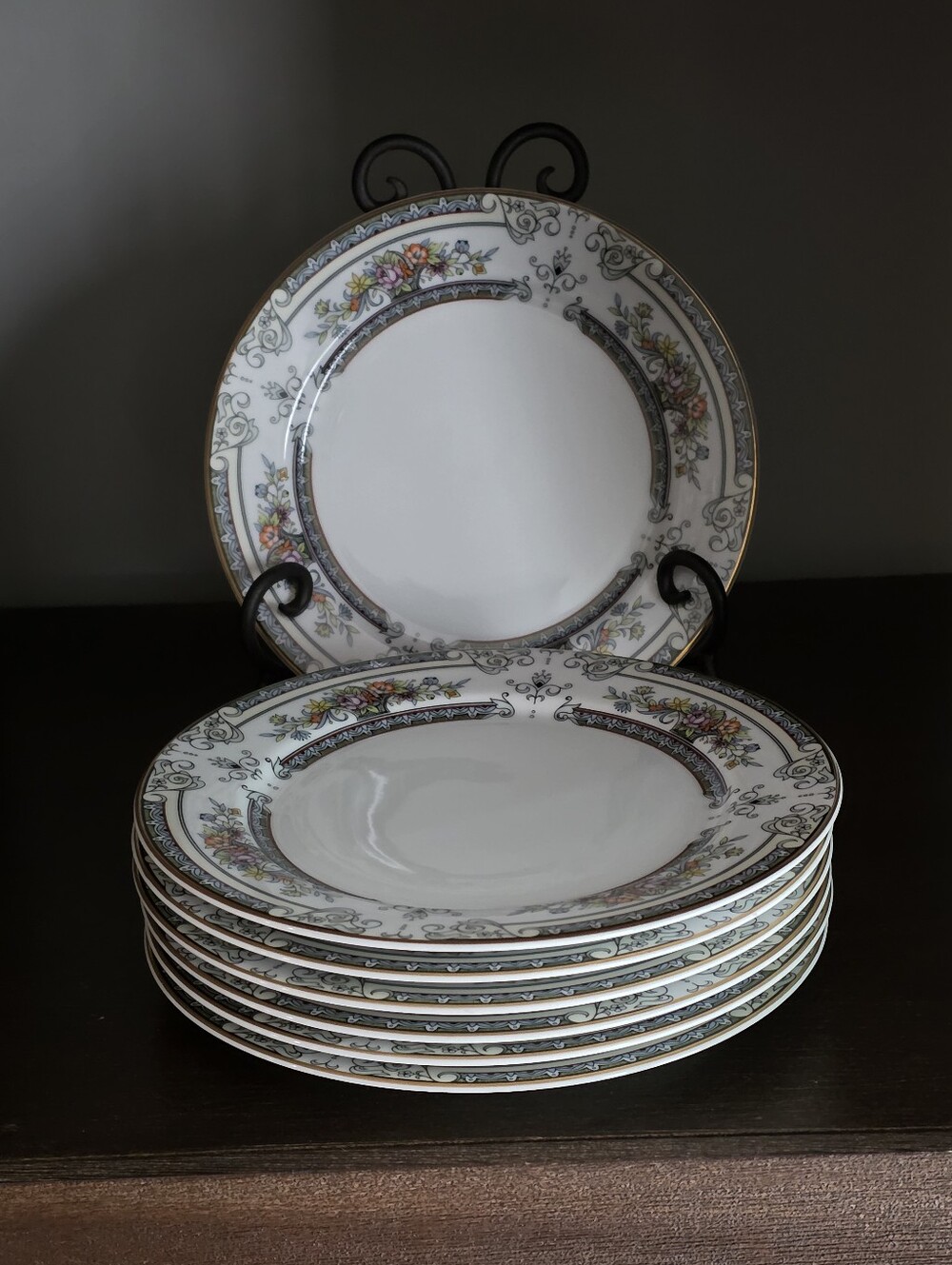 7 Mikasa Fine China Cambridge L9015 Pattern Salad Plates